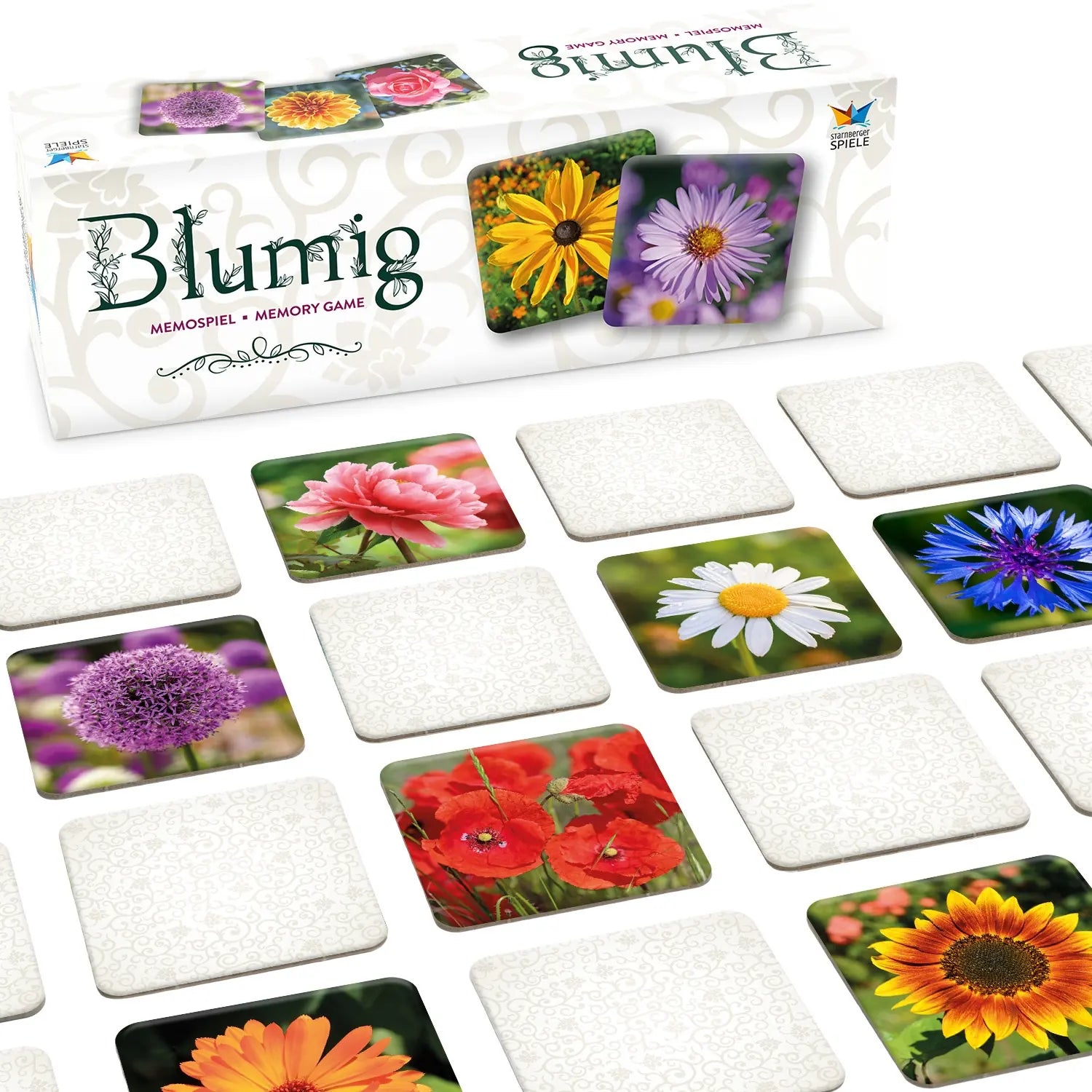 Blumig Memospiel mit Spielschachtel und ausgelegten Spielkarten mit farbenprächtigen Blumenmotiven wie Pfingstrose, Gänseblümchen, Mohnblume und Sonnenblume.
