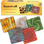 Schachtel des Memospiels Kunstvoll – Muster der Natur mit fünf Bildkarten: Nautilus, Aloe-Spirale, Koralle, Fliegenpilz und Muschelschalen