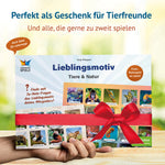 Hand hält den Spielblock „Lieblingsmotiv – Tiere & Natur“ mit roter Geschenkschleife. Text: Perfekt als Geschenk für Tierfreunde und alle, die gerne zu zweit spielen – auch ideal für unterwegs.
