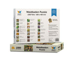 Rückseite und Seitenansicht der Verpackung des Waldbaden Puzzles von Starnberger Spiele mit 1000 Teilen. Die Abbildung zeigt die Puzzlebox mit Übersicht aller enthaltenen Waldmotive, Kurzinfos zu Pflanzen und Tieren sowie Hinweise zur Premium-Qualität, Made in Germany und dem zusätzlichen Poster als Bildvorlage.