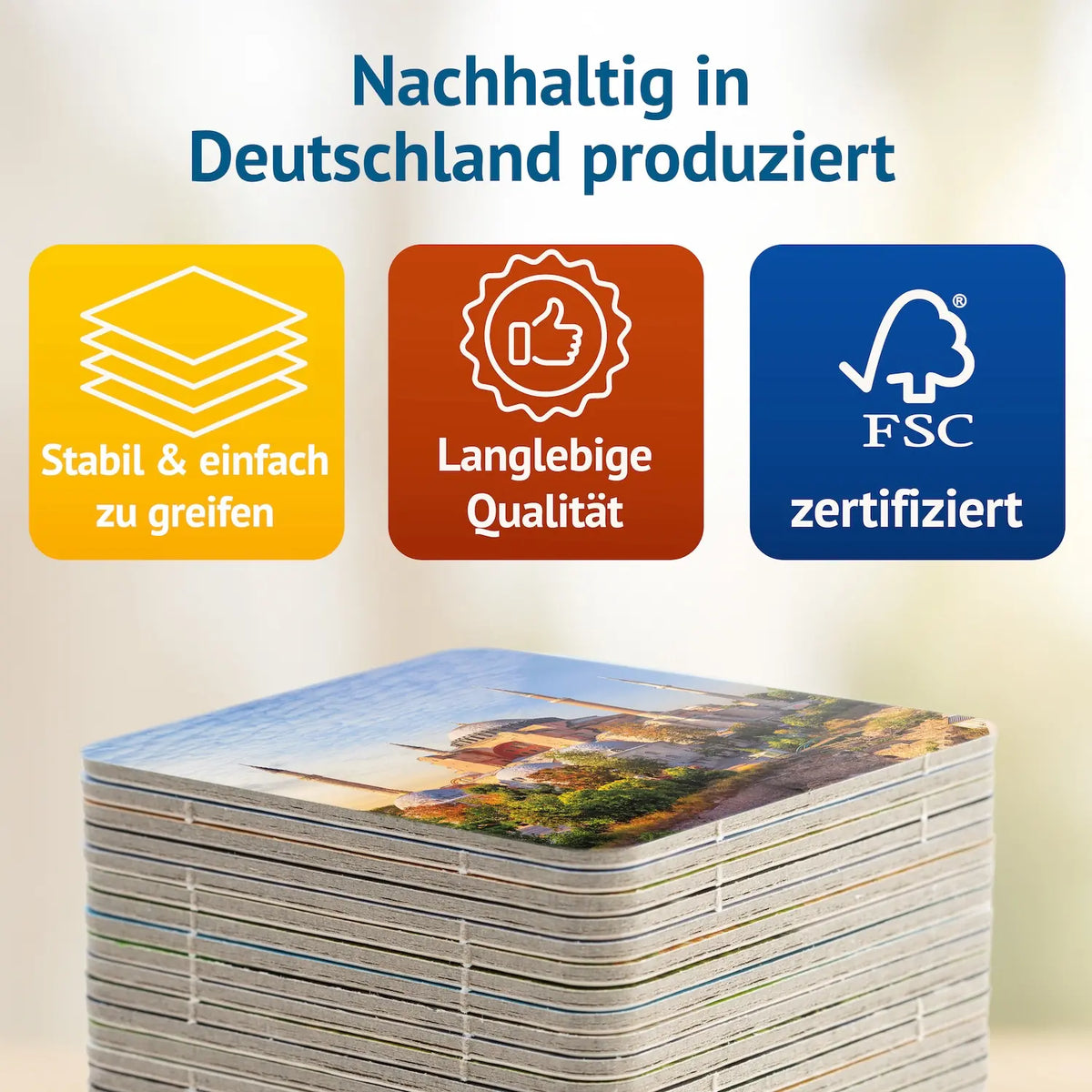 Stapel hochwertiger Memo-Karten des Memospiels Das Weltkulturerbe – stabile Qualität, FSC-zertifiziert und nachhaltig in Deutschland produziert.
